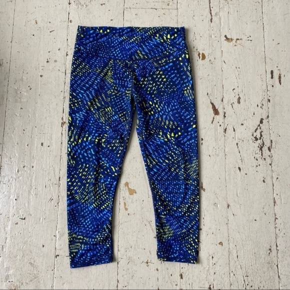 Lot of 2 Pair Fabletics Salar Capri Leggings - Picture 8 of 13